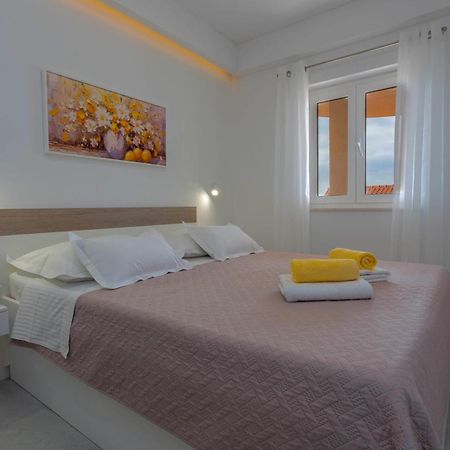 Apartments Tatjana Dominis ฮวาร์ ภายนอก รูปภาพ