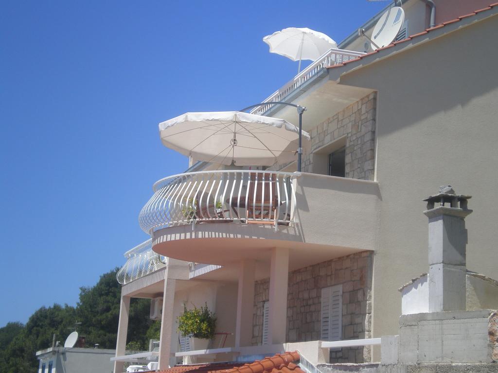 Apartments Tatjana Dominis ฮวาร์ ภายนอก รูปภาพ