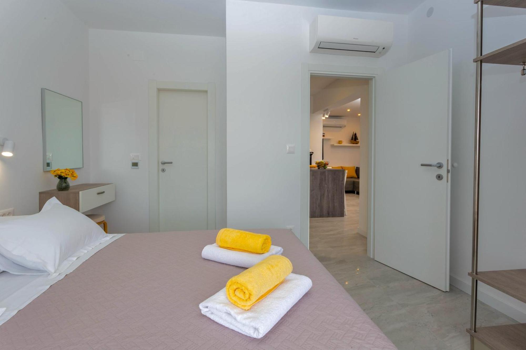 Apartments Tatjana Dominis ฮวาร์ ภายนอก รูปภาพ