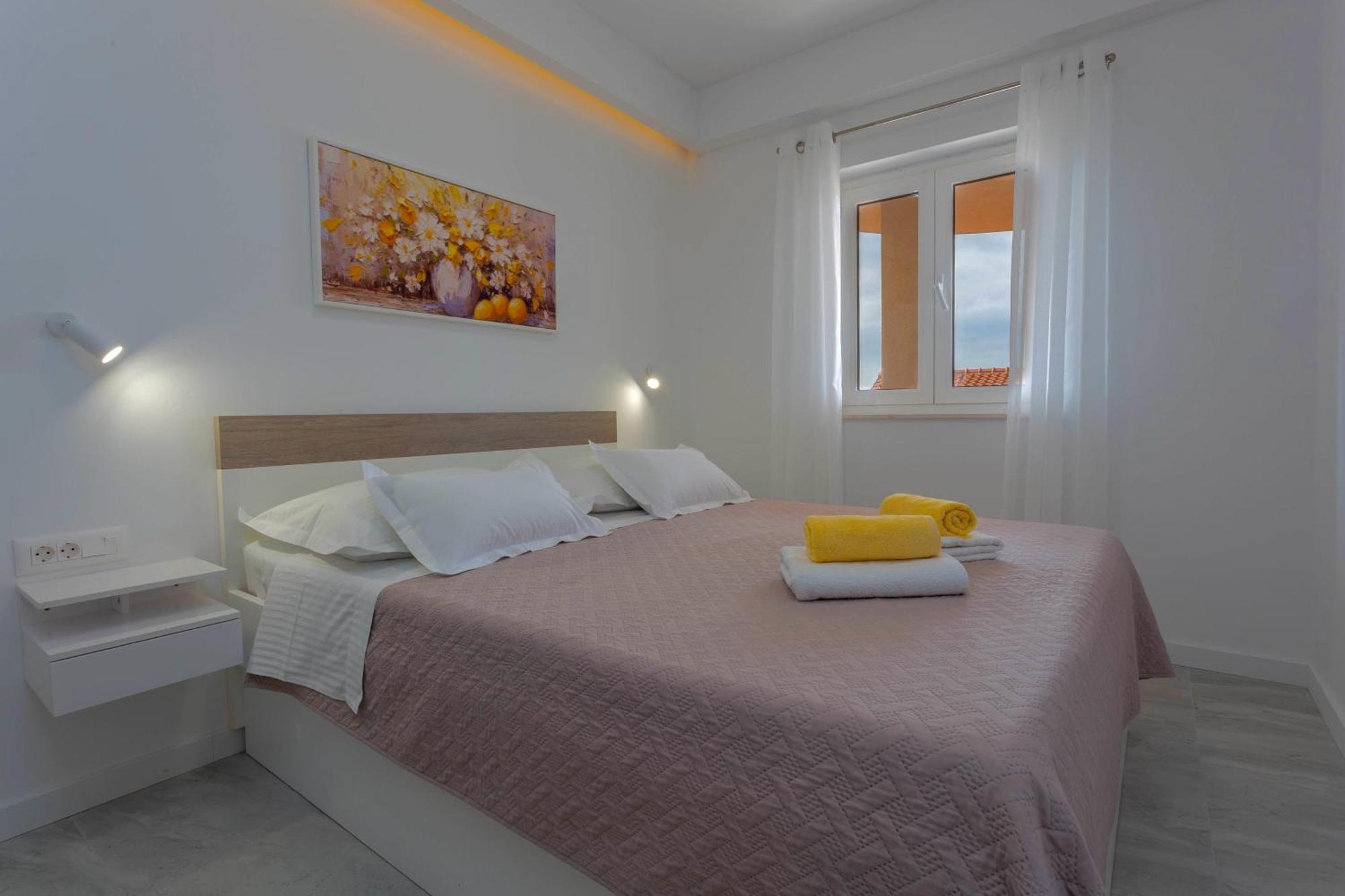 Apartments Tatjana Dominis ฮวาร์ ภายนอก รูปภาพ