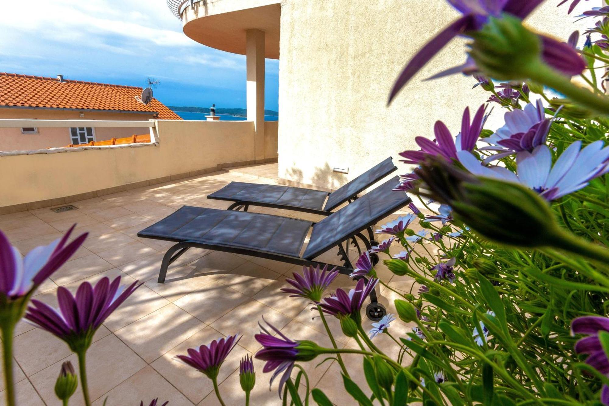 Apartments Tatjana Dominis ฮวาร์ ภายนอก รูปภาพ