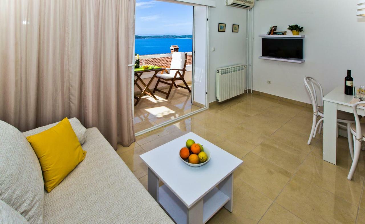 Apartments Tatjana Dominis ฮวาร์ ภายนอก รูปภาพ