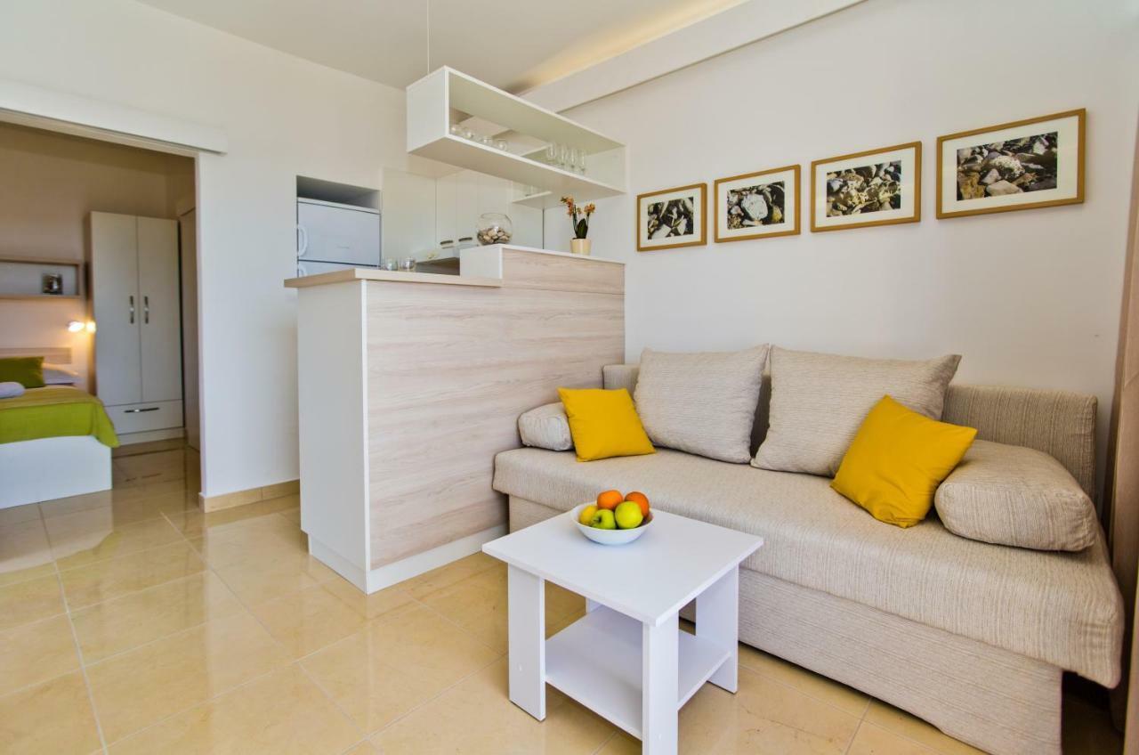 Apartments Tatjana Dominis ฮวาร์ ภายนอก รูปภาพ