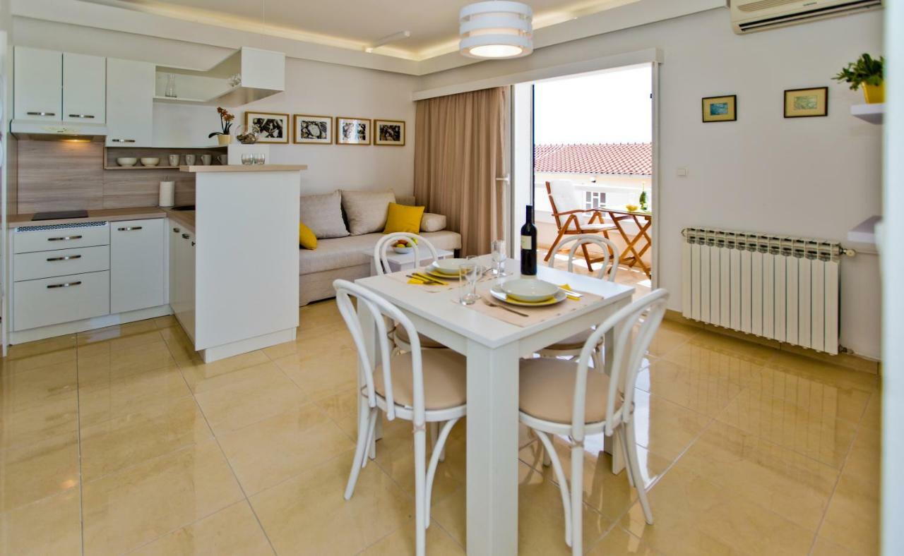 Apartments Tatjana Dominis ฮวาร์ ภายนอก รูปภาพ