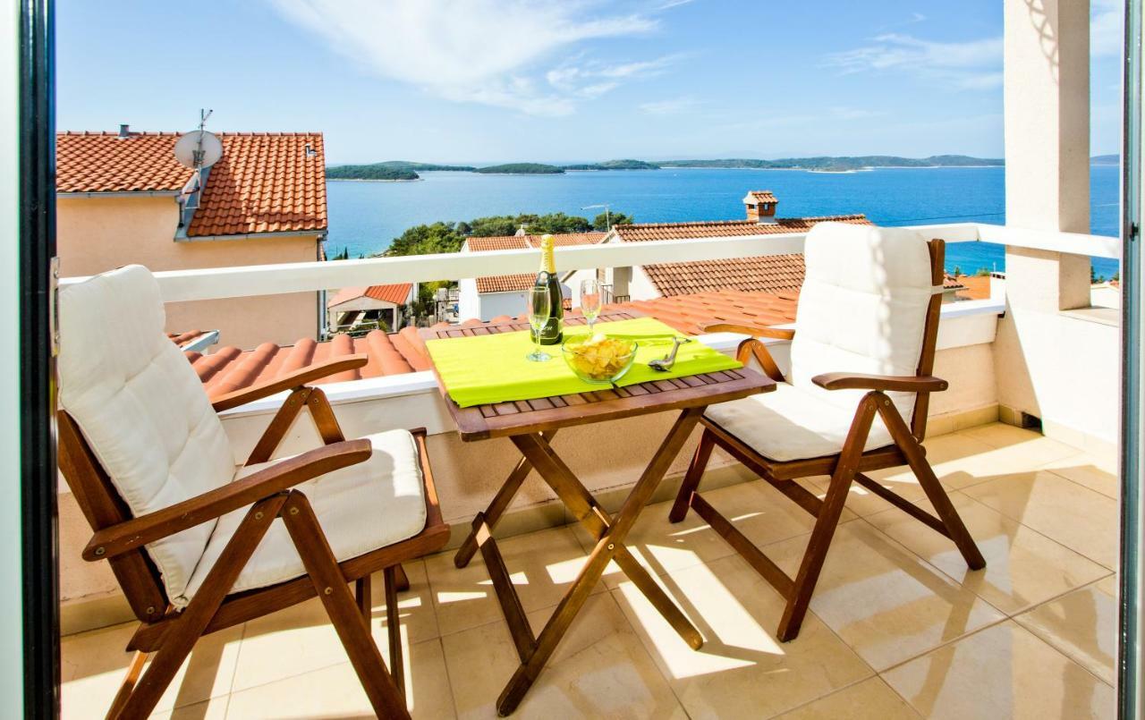 Apartments Tatjana Dominis ฮวาร์ ภายนอก รูปภาพ