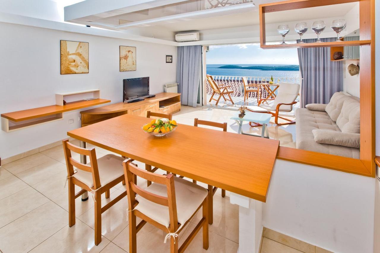 Apartments Tatjana Dominis ฮวาร์ ภายนอก รูปภาพ