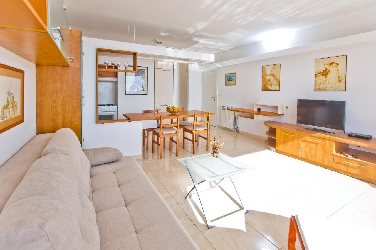 Apartments Tatjana Dominis ฮวาร์ ภายนอก รูปภาพ